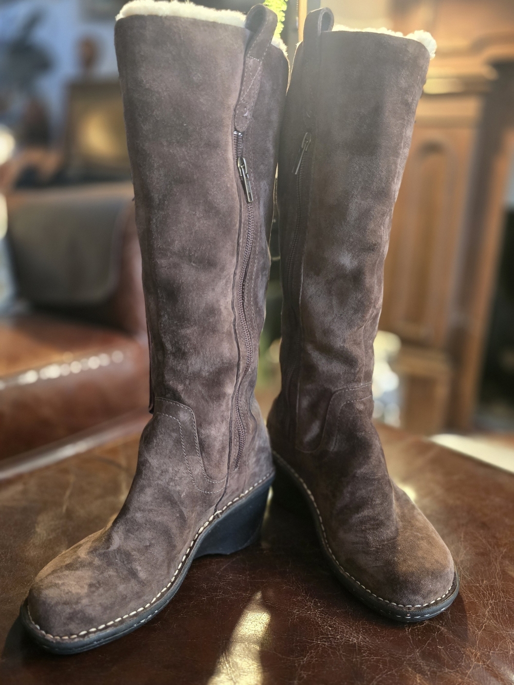 Women's UGG Wedge Brown Suede Winter Boots with Shearling Lining Size 5